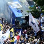 Festa scudetto Inter: le celebrazioni dei tifosi fuori da San Siro - FOTO e VIDEO 38 Inter DAN 9466 1