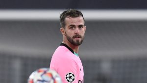 Pjanic sullo Scudetto: «Sarà importante ripartire bene. Vedo in corsa Juve, Milan e Inter»