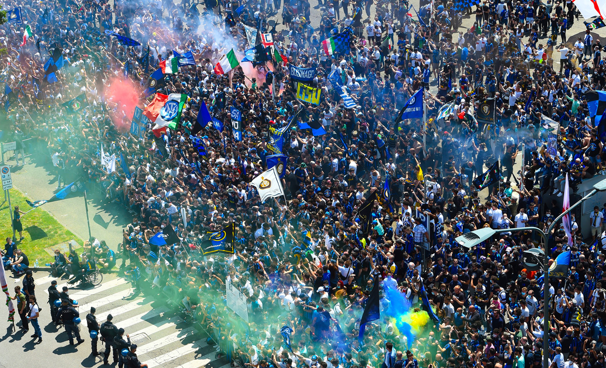 Inter, ad Appiano Gentile il saluto dei giocatori ai tifosi 26 Tifosi Inter 9