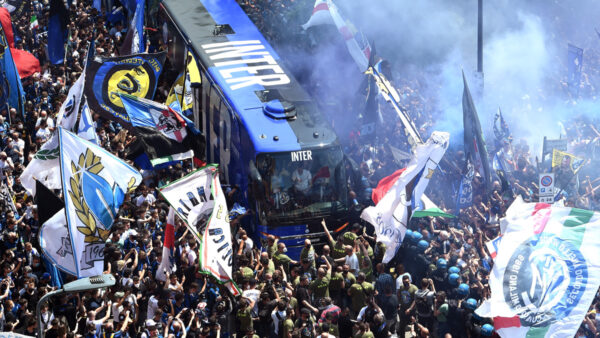 Tifosi Inter pullman 1 1