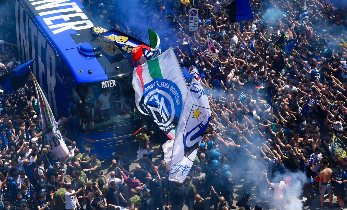Calcagno: «Condividere le gioie con i propri tifosi è la cosa più bella» 26 Tifosi Inter pullman 2