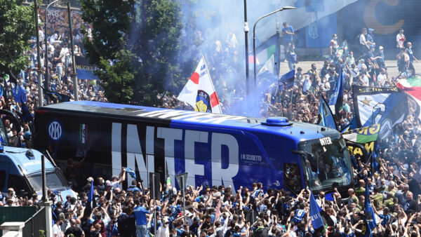 Tifosi Inter pullman 4