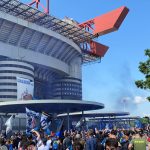 Festa scudetto Inter: le celebrazioni dei tifosi fuori da San Siro - FOTO e VIDEO 28 Tifosi San Siro