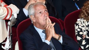 Tronchetti Provera e lo scudetto: «È l’Inter di Chivu, ha rigenerato una squadra spenta. Bisseck il calciatore che mi ha sorpreso di più»