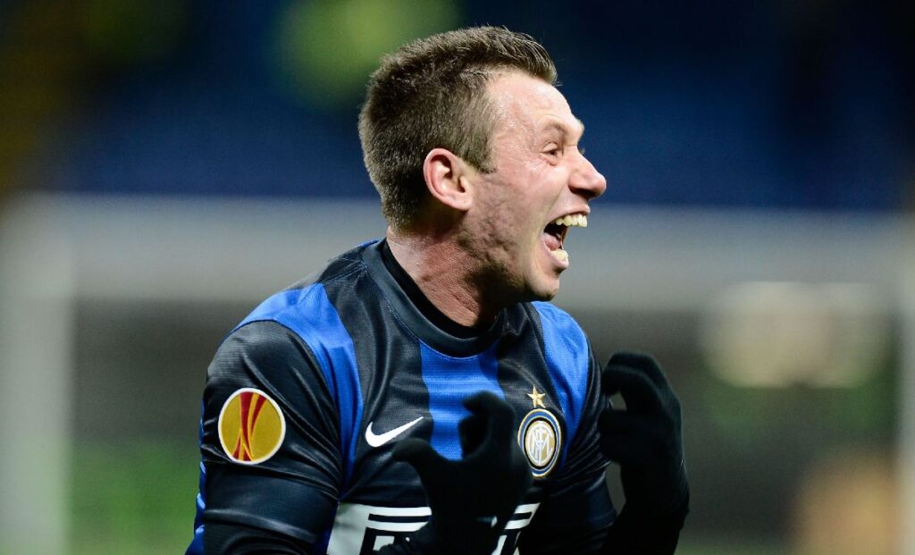 Cassano punge l'Inter: «Vantaggio meritato, ma troppa paura nei Derby. Inzaghi fallimentare in nerazzurro. E Chivu...» 1 esult gol Cassano DAN2698 1