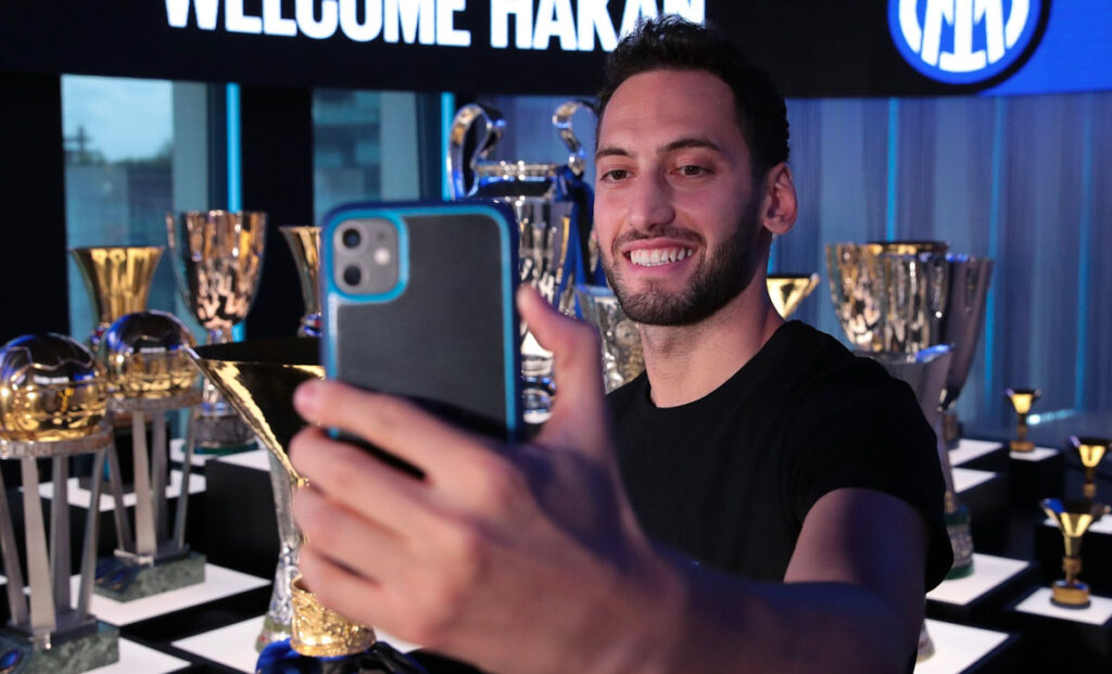 L'Inter dà appuntamento sui social: in arrivo il video di presentazione di Calhanoglu? 1 Calhanoglu 7