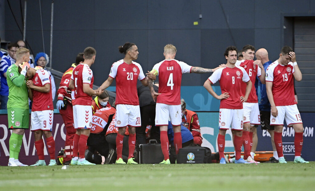 Euro 2020, dramma Eriksen: l’amore di Kjaer, l’umanità dei giocatori danesi 1 Eriksen Danimarca 3