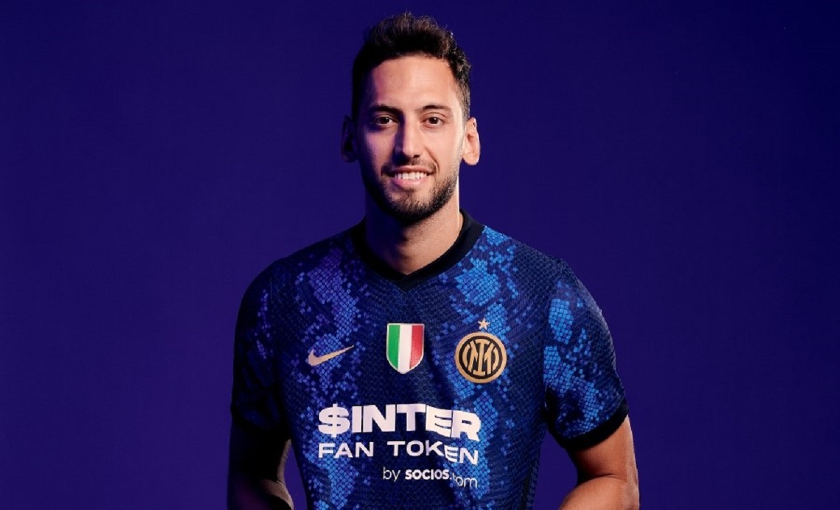 Calhanoglu sui social: «Si comincia». E spunta il like di un obiettivo dell'Inter 26 Calhanoglu 2