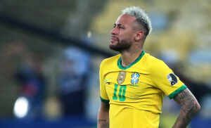 Brasile, vittoria al debutto… Ma apprensione per Neymar