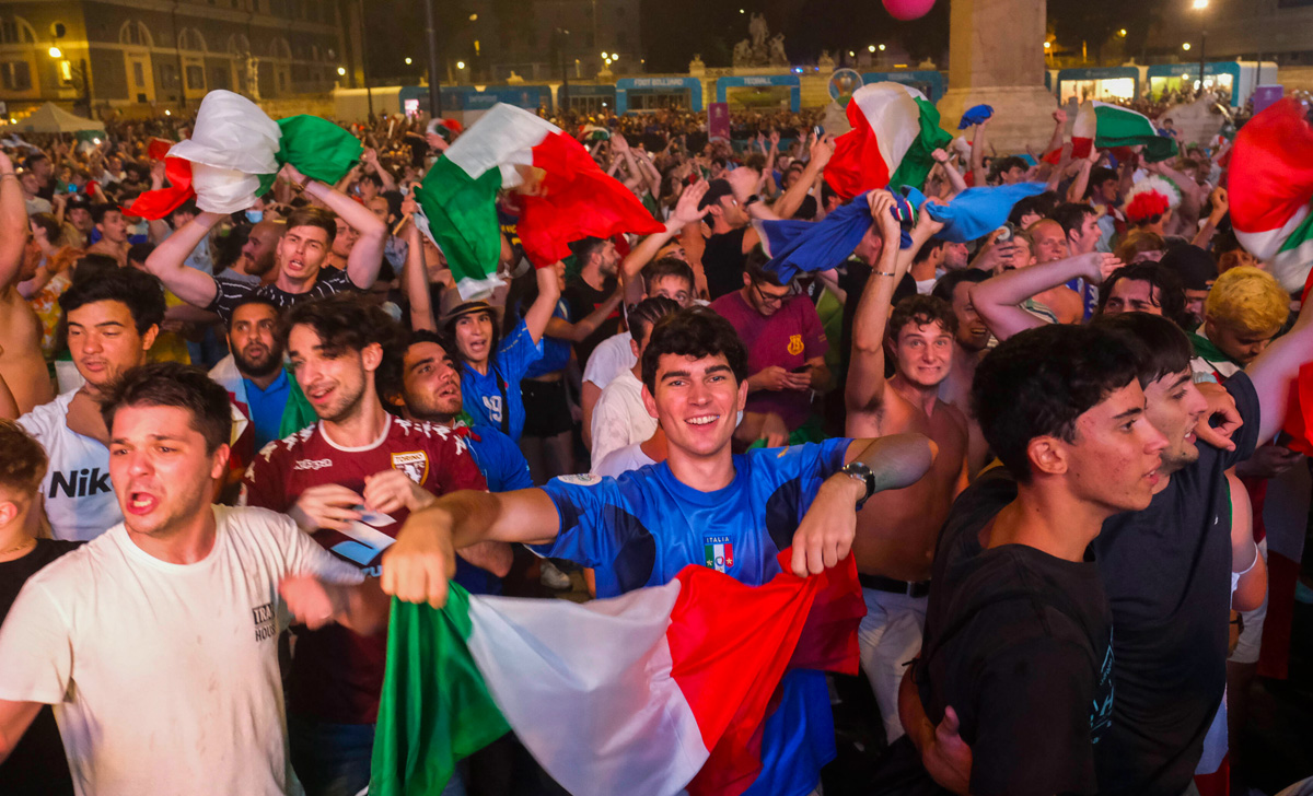 Svizzera Italia, onda azzurra a Basilea: in 12mila a spingere i campioni d'Europa 26 Tifosi Italia 1 1