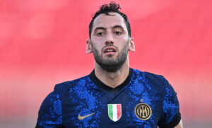 Calhanoglu scrive a Demiral dopo l’infortunio: «Buona guarigione fratello»