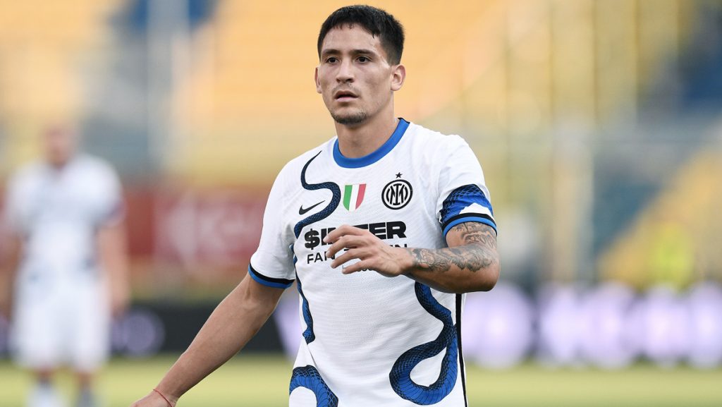 Satriano Lens, il DG dei francesi PRESENTA il nuovo acquisto: «Ha il profilo per adattarsi al DNA del club» 1 Satriano 2