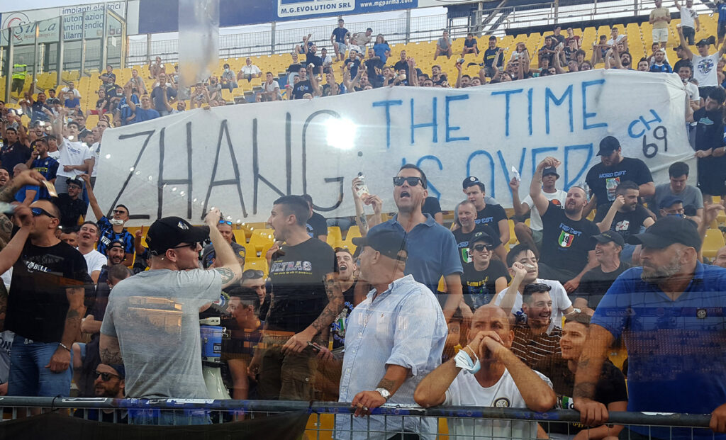 Striscione Inter tifosi Zhang
