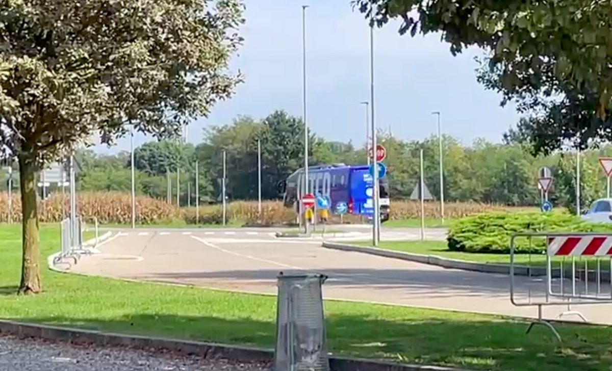 Inter, la squadra ha lasciato Appiano in direzione Malpensa: alle 15 il volo 26 Pullman inter