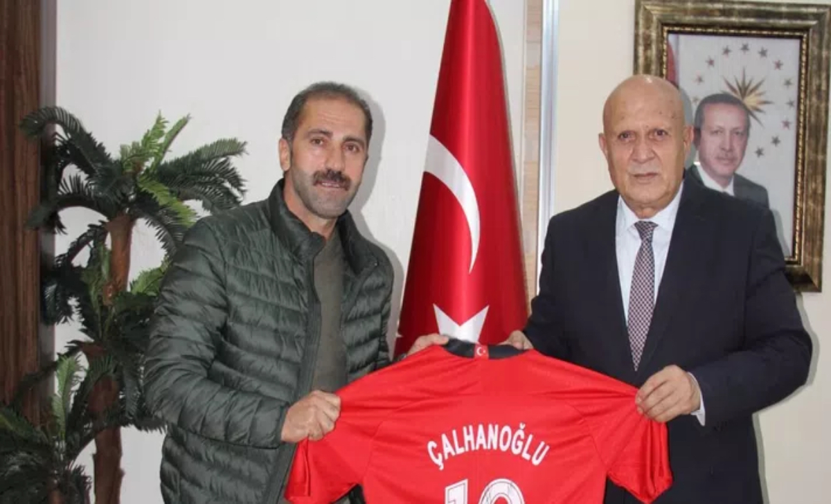 Calhanoglu, una sua maglia in omaggio al sindaco di Bayburt 26 418da7b55c7e1683f3e40d8441f385ec