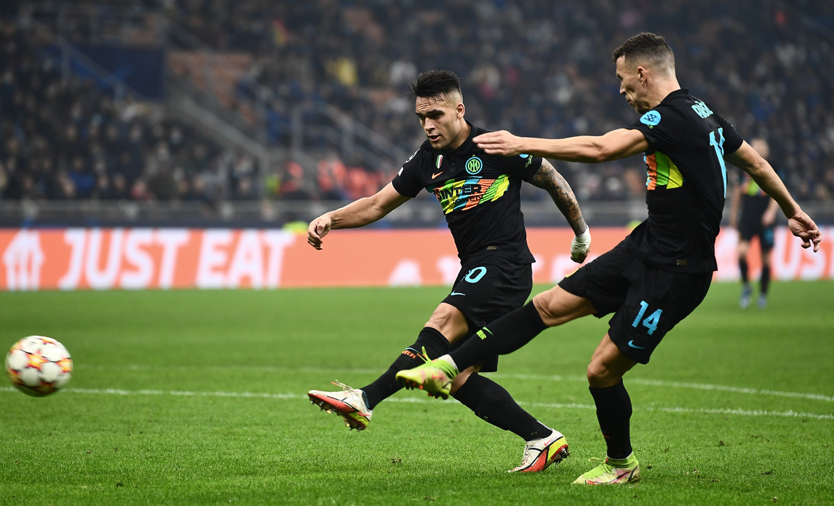 Perisic e Lautaro come in Holly e Benji, il croato posta il tiro combinato: «Insieme» 28 Perisic Lautaro