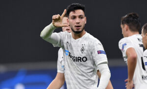 Derby d’Italia anche sul mercato: sfida tra Inter e Juve per Bensebaini