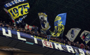 Curva Nord, striscione a sostegno di Bastoni: «Testa alta e paura di niente, hai a fianco la tua gente»