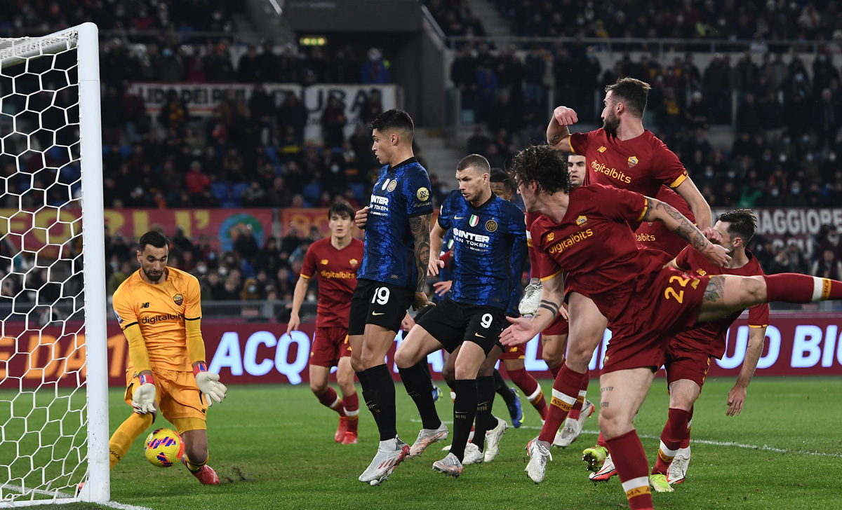 Volpato ricorda l'esordio con l'Inter: «Debutto speciale, contro la squadra di mio nonno» 26 Gol Calhanoglu Roma Inter 1
