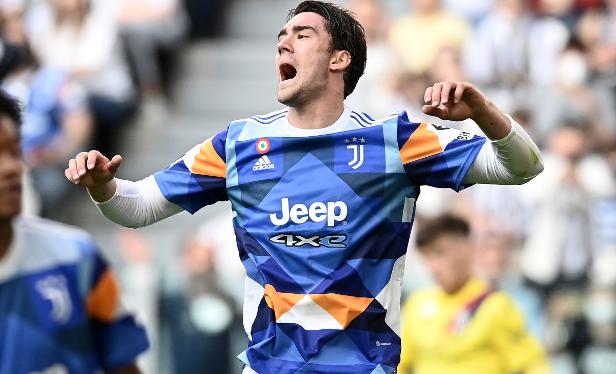 Juventus Bologna, bianconeri in campo con la nuova divisa 26 Vlahovic MG0 0155