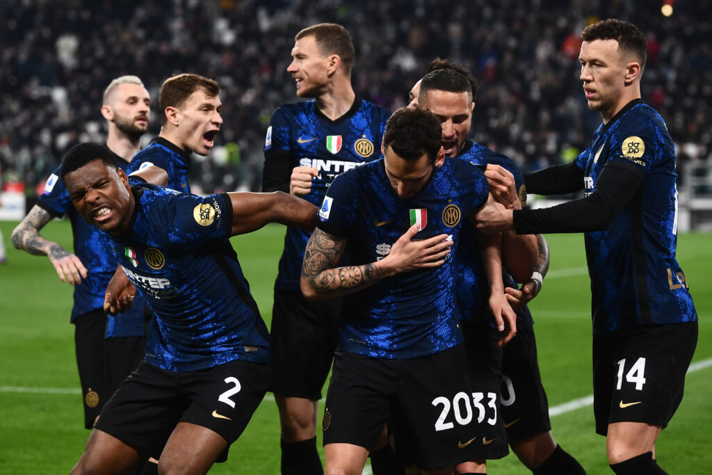 Juve Inter 0-1: i nerazzurri sbancano lo Stadium con il rigore di Calhanoglu 1 esult gol Calhanoglu MG6 7653 scaled
