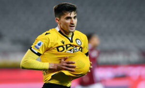 Pussetto polemico con gli arbitri dopo il rigore assegnato a Dzeko