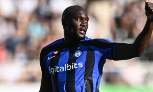 Inter, Lukaku vede il derby e accelera: «In allenamento sta spingendo al massimo»
