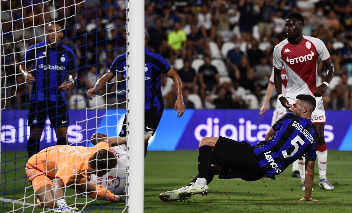 Inter-Monaco, tifosi inveiscono contro uno juventino: interviene la polizia – VIDEO 26 gol Gagliardini TEO 1354