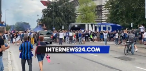 L’arrivo dei nerazzurri a San Siro. Tutto pronto per Inter-Torino – VIDEO