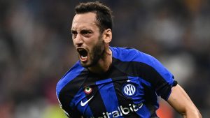 Rinnovi Inter, Calhanoglu in cima a lista di tre nomi. Le cifre e i dettagli