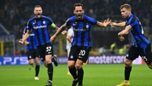 Pagelle Inter-Barcellona: De Vrij annulla Lewandowski, Calhanoglu leader. I nerzzurri escono dall’inferno