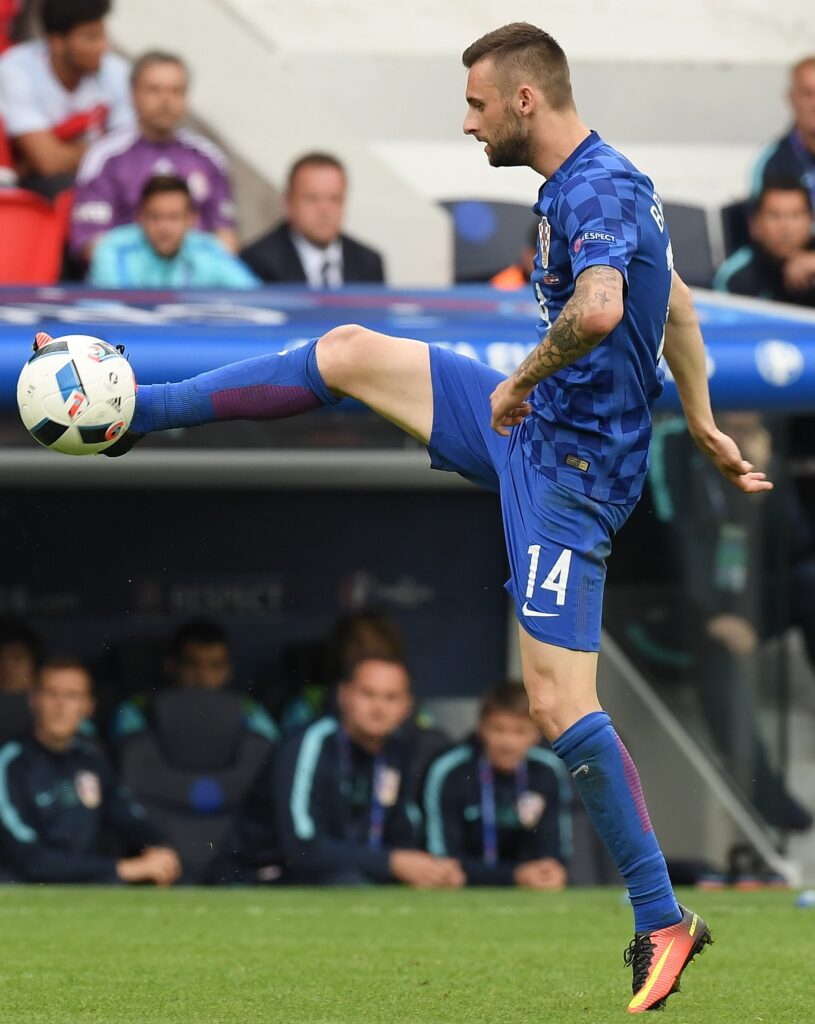 Brozovic ingabbiato dalla difesa del Marocco. Un 6 striminzito per il centrocampista dell'Inter 1 Brozovic MG1 3075