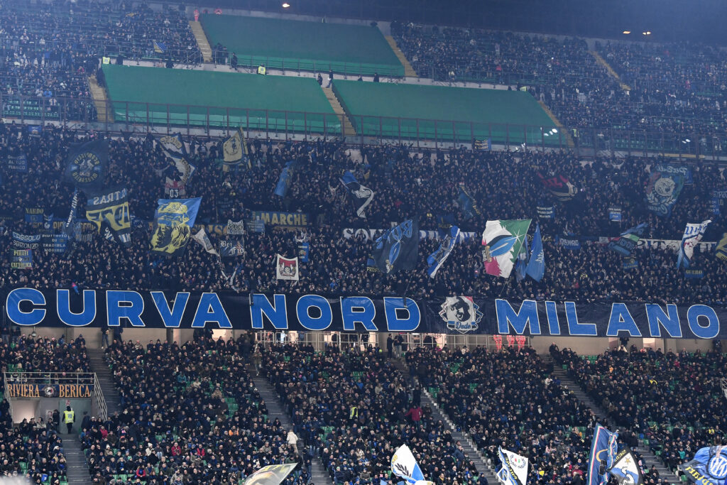 Serie A, rischio blocco mercato a gennaio per sei club! L'Inter è tra questi? 1 tifosi Inter MP2 4420 scaled