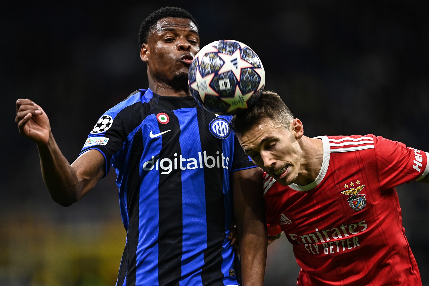 Dumfries: «Bene in Champions, ma non vanno bene 11 sconfitte in campionato» 26 Dumfries Grimaldo MG8 8519