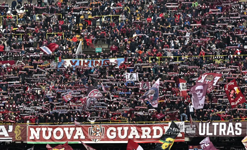 Salernitana-Juventus, furia granata: «Penalizzati dall’arbitro» 1 tifosi Salernitana ICA 0528