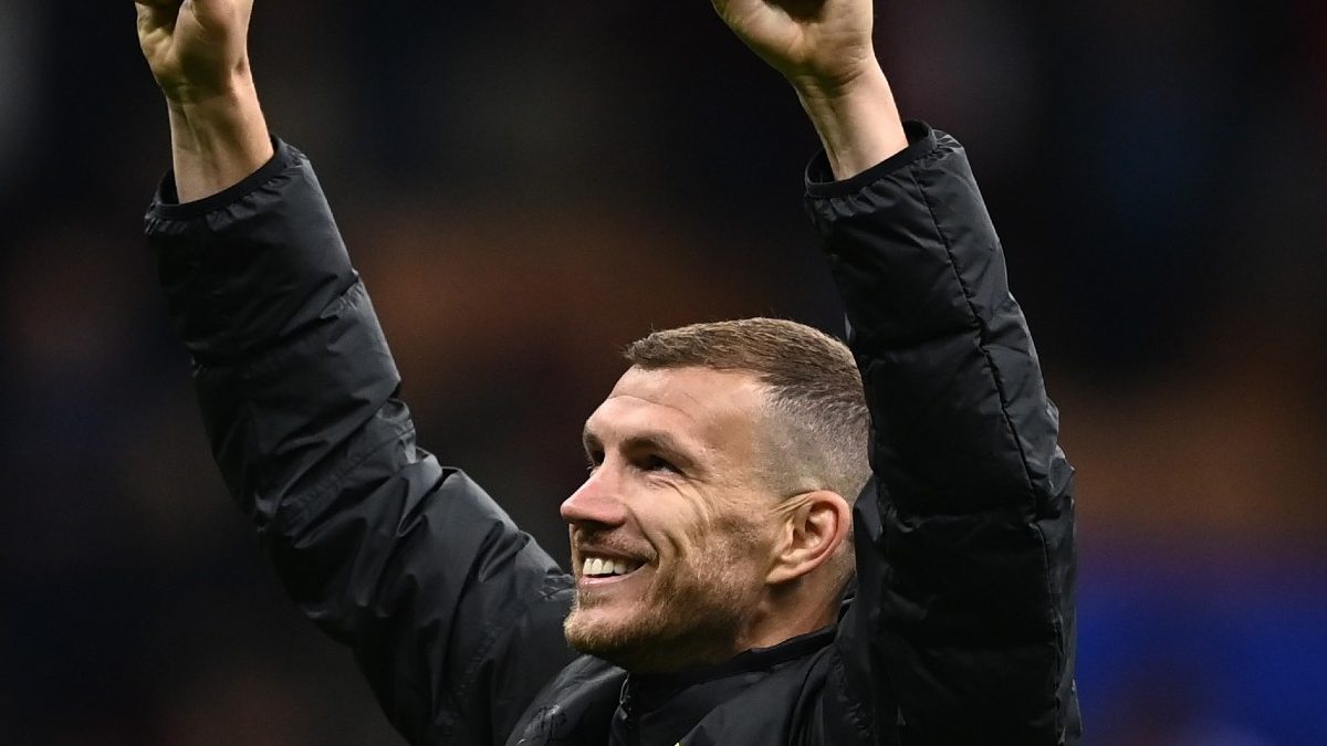 Dzeko, tutto fatto per il rinnovo. L'Inter non vuole privarsi del bosniaco 26 Dzeko