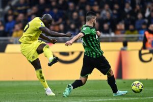 Inter-Sassuolo 4-2: Lukaku trascina i nerazzurri alla vittoria in un match folle