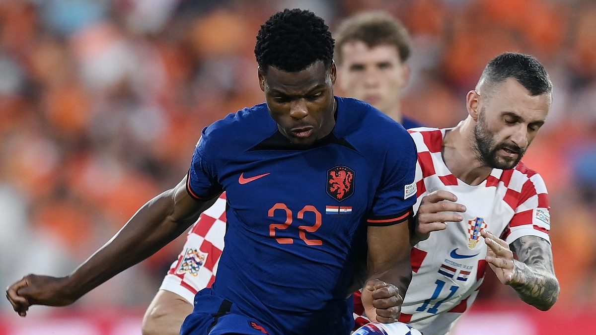 Frimpong elogia Dumfries: «Non posso che ammirarlo, ha più esperienza di me» 26 Dumfries Brozovic