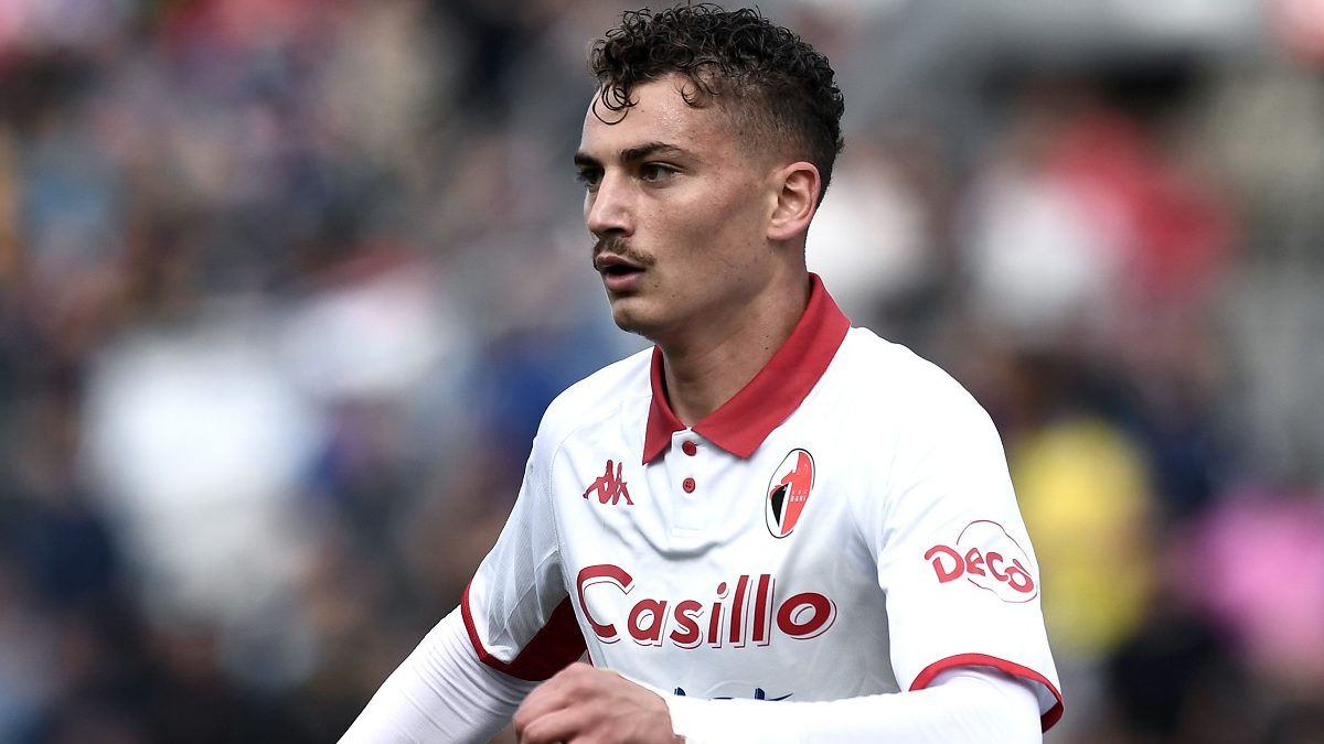 Esposito lascia il Bari: la lunga lettera d'addio sui propri social 26 Sebastiano Esposito