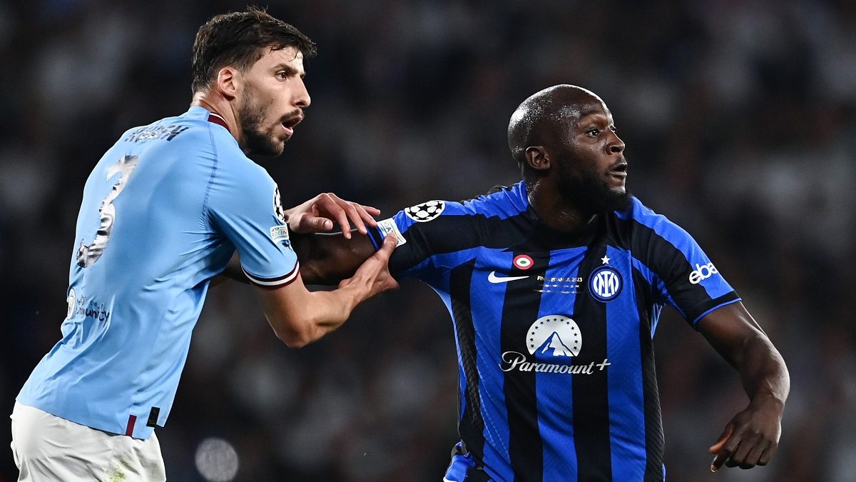 Di Canio: «Non facciamo i buonisti, il colpo di testa di Lukaku era...» 26 Romelu Lukaku-Ruben Dias