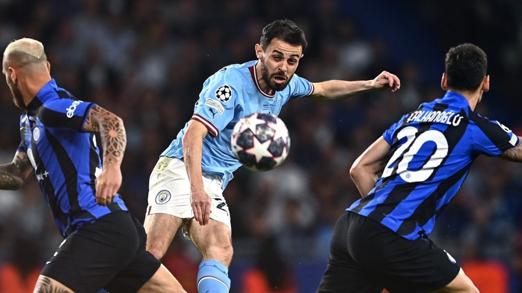 Bernardo Silva a zero: la suggestione che affascina anche l'Inter. Cosa c'è di vero sul futuro dello spagnolo 1 Bernardo Silva-Federico Dimarco-Hakan Calhanoglu