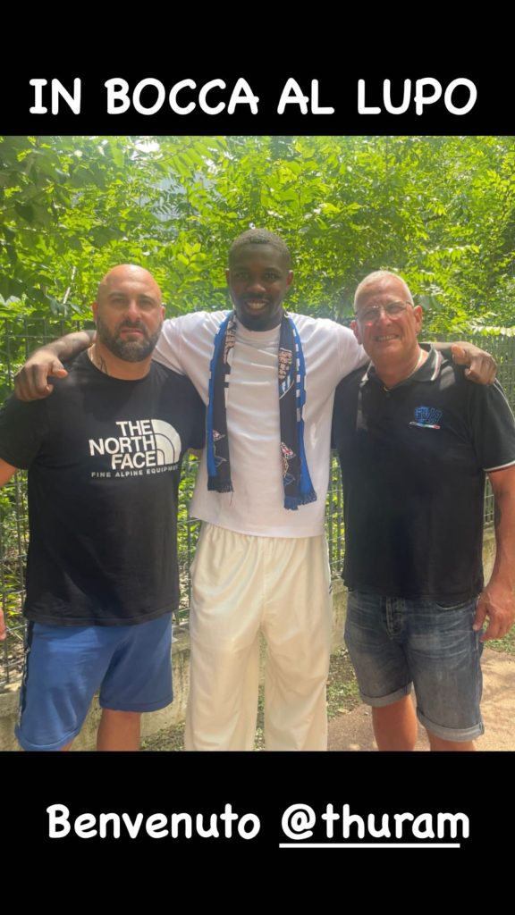 La Curva Nord dell'Inter dà il benvenuto a Thuram 27 Curva Nord Inter Thuram