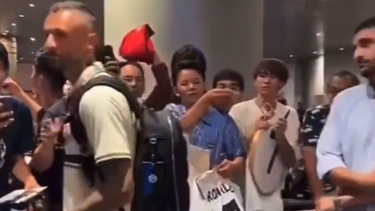 Brozovic si presenta all'Al Nassr con lo zaino dell'Inter - VIDEO 26 brozovic inter