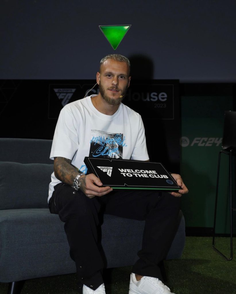 Dimarco, il terzino dell'Inter presente all'evento EA Sports FC 24 -FOTO 27 Dimarco