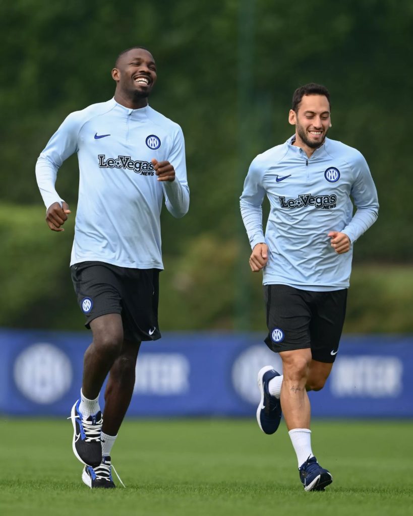 Verso Inter-Bologna, i nerazzurri tornano ad Appiano -FOTO 30 Thuram Calhanoglu allenamrnto inter