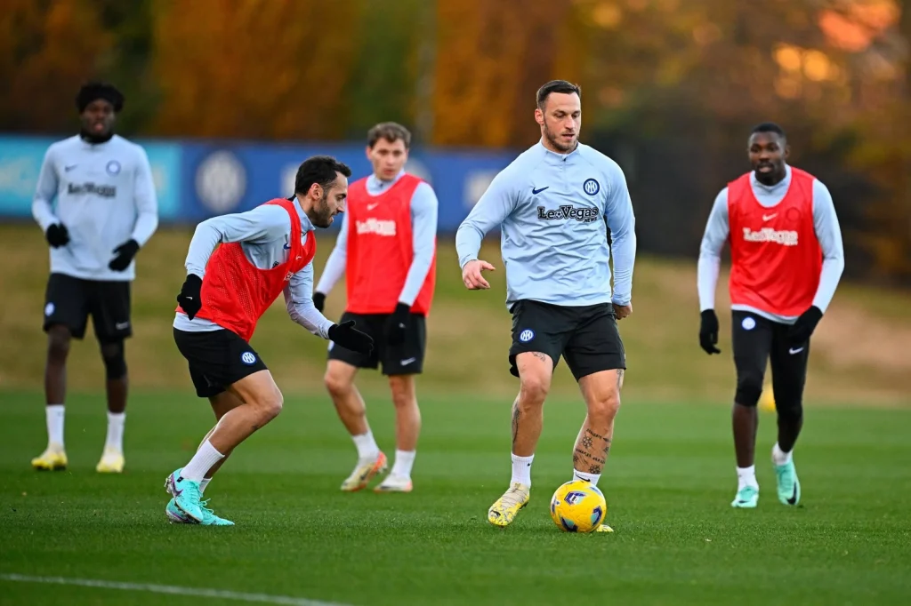 -2 a Juve-Inter: le immagini dell'allenamento nerazzurro 31 20231124172456 203824051