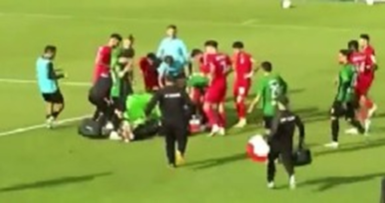 Tragedia in Albania, muore in campo l'attaccante Dwamena 26 Albania