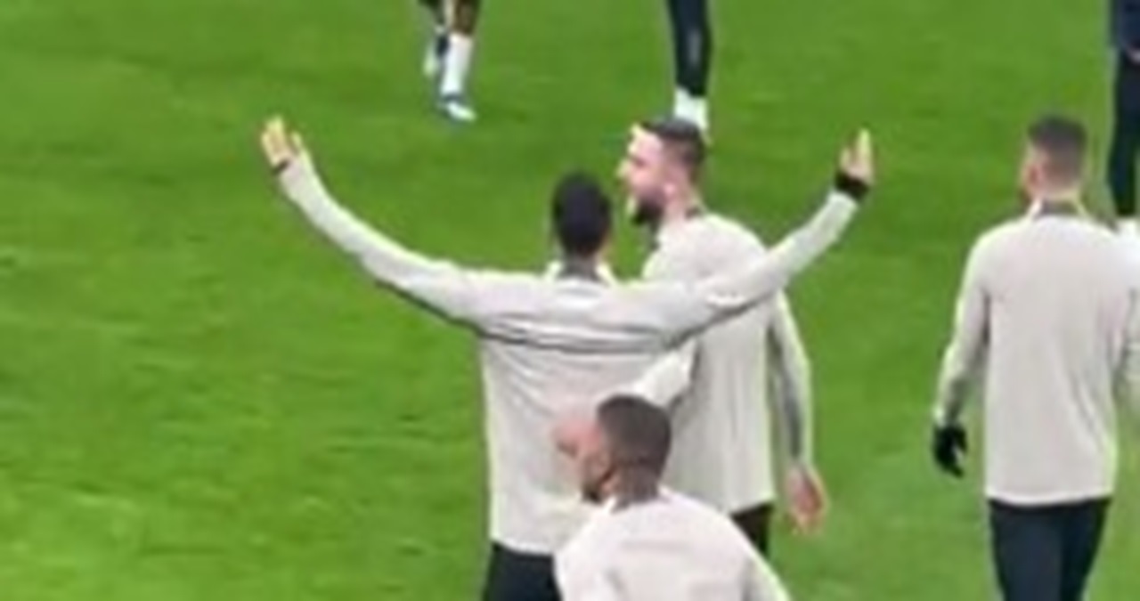 Hakimi-Skriniar, abbraccio e sguardo verso la Curva Nord 26 Hakimi