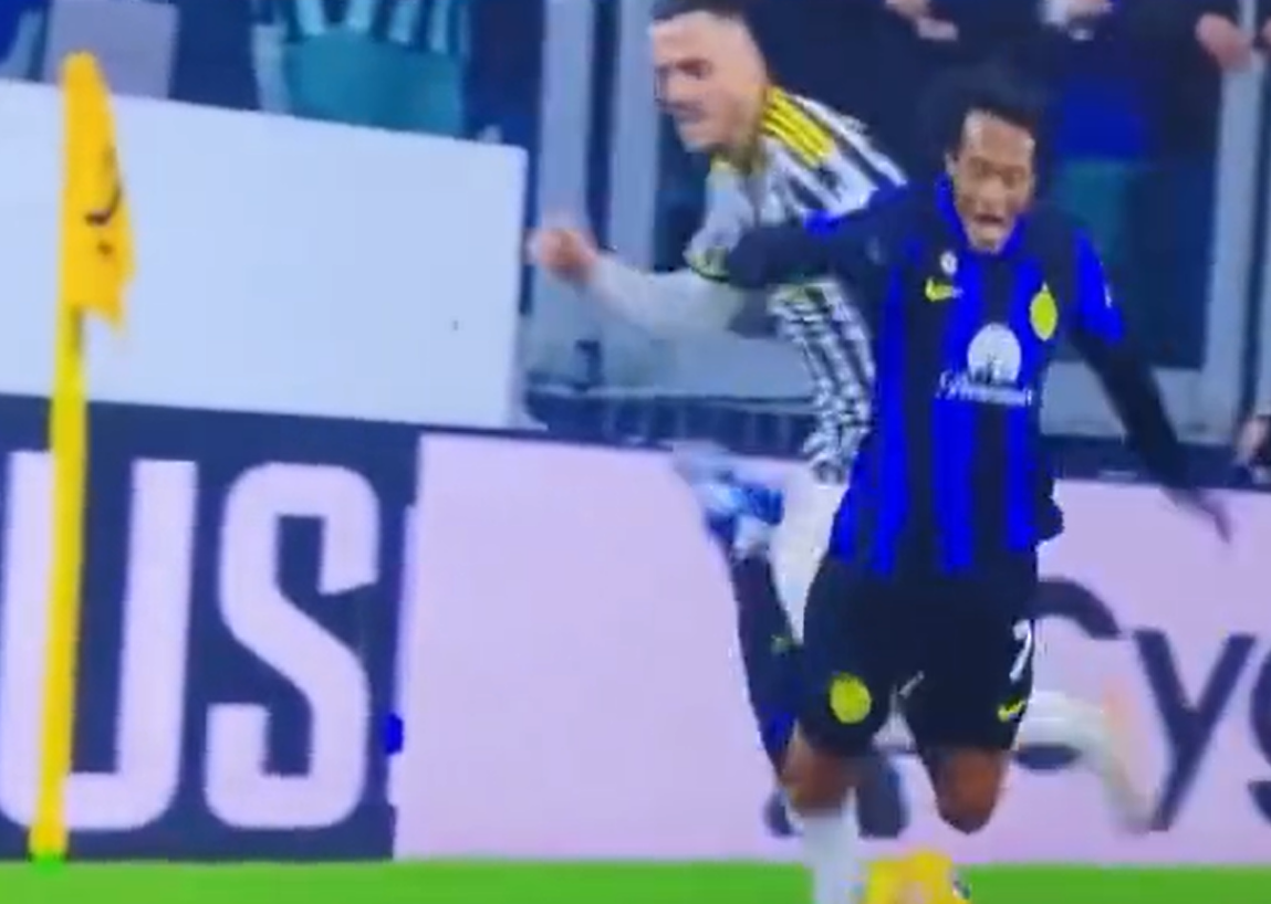Fallo Kostic-Cuadrado, i tifosi insultano sui social il colombiano 26 cuadrado juve inter