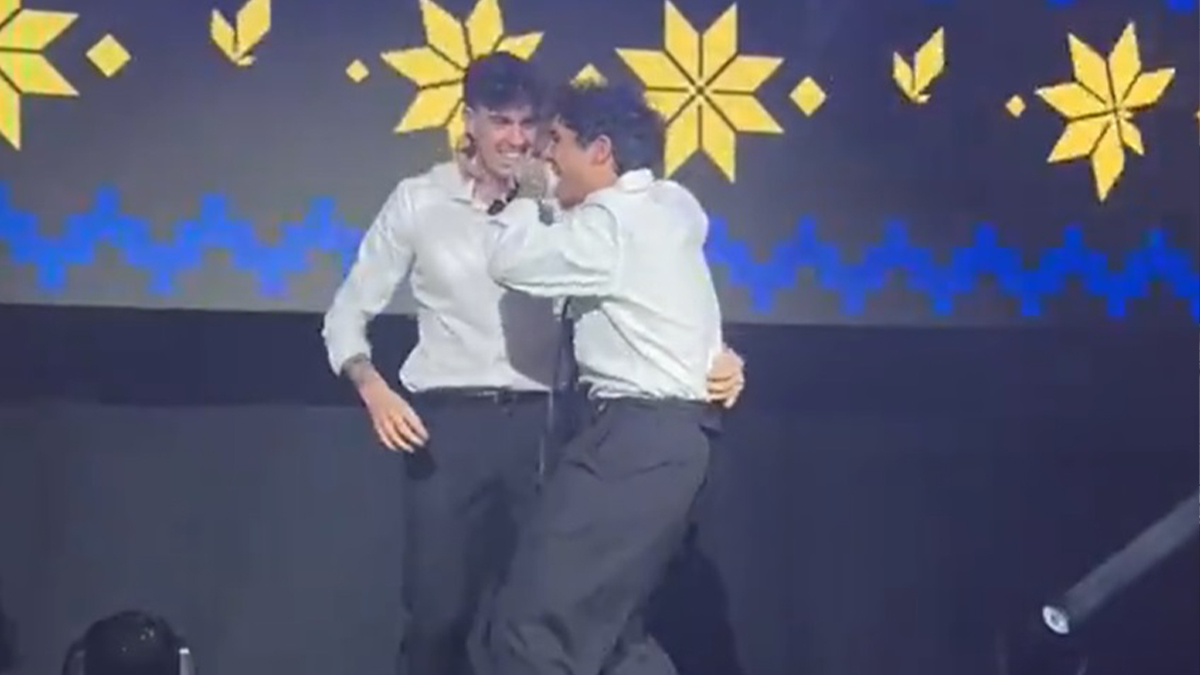 Bastoni in versione… cantante! Sul palco con Tananai alla festa di Natale - VIDEO 26 Bastoni Tananai